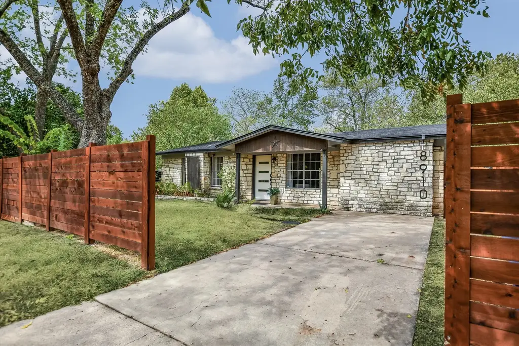 8910 Slayton Dr E, Austin