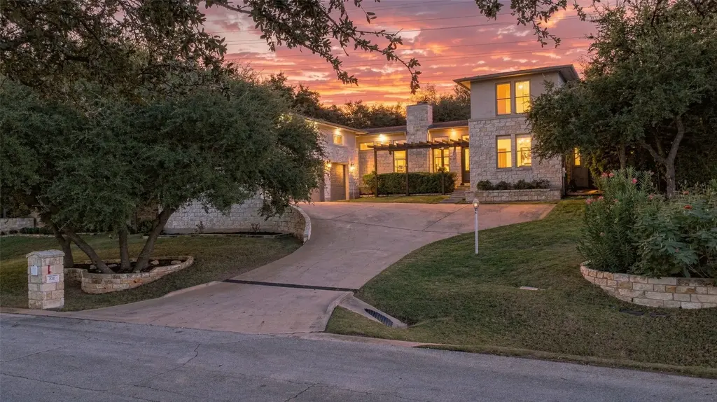 220 Clubhouse Dr, Lakeway