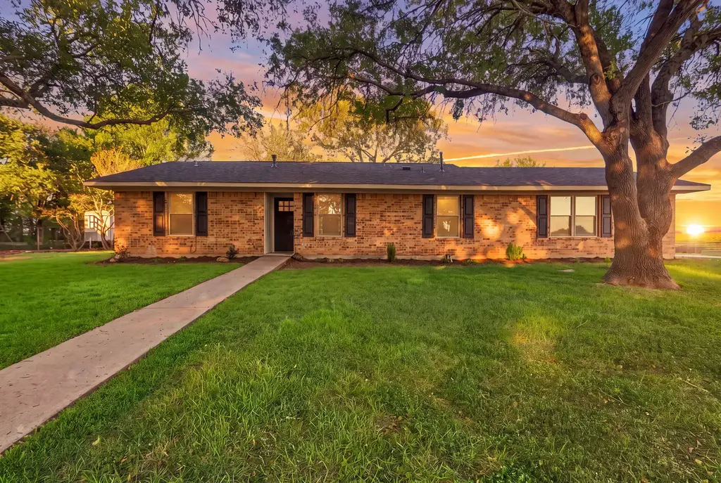 1714 Twin Island Dr, Lockhart