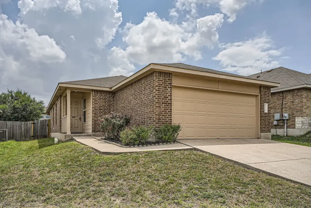 315 Moonwalker Trl, Buda