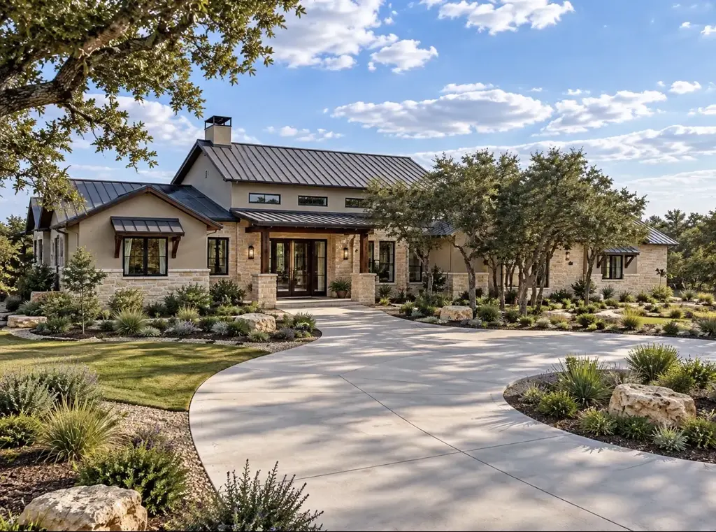 682 Evergreen Cir, Round Mountain