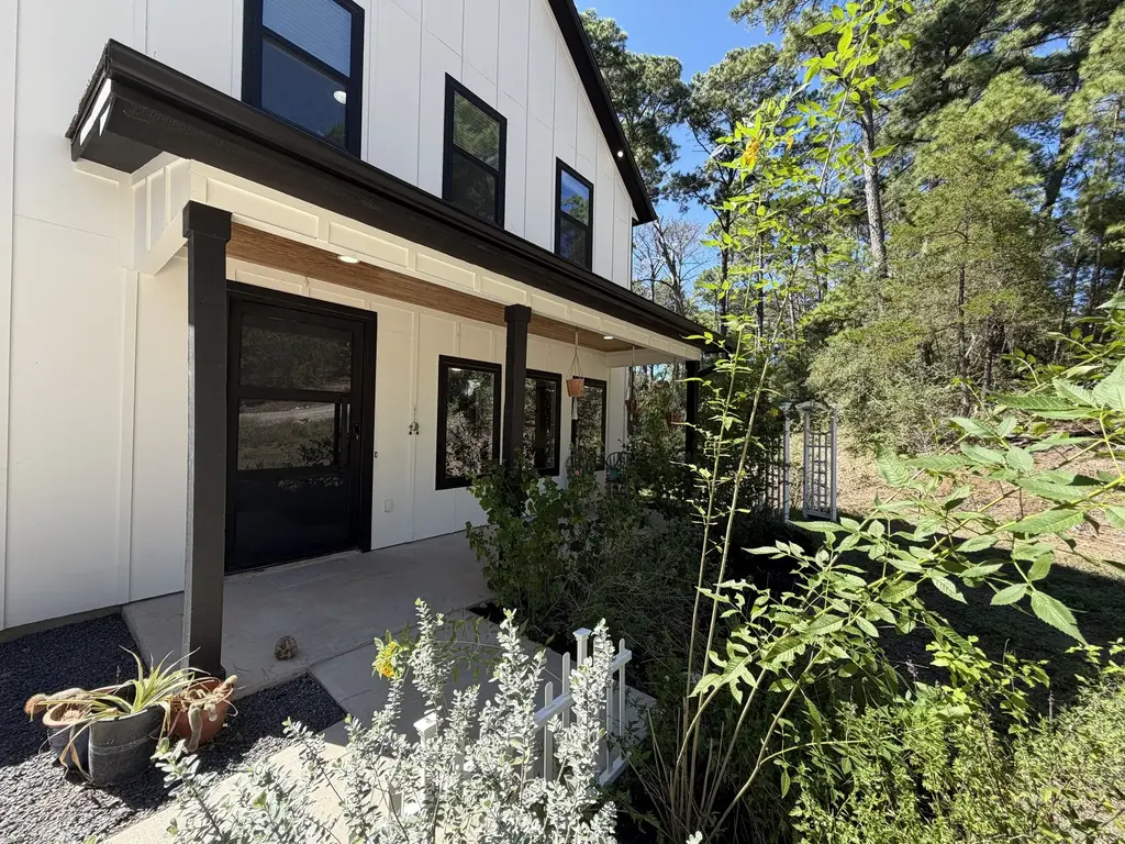 105 Mokolii Ct, Bastrop