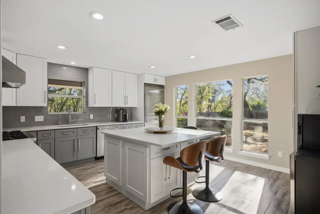 445 Rocky River Rd, West Lake Hills