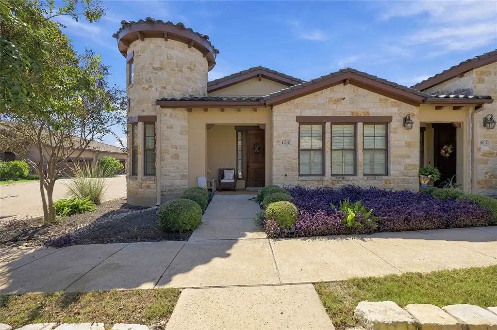 110 Lucia Cir 1, Lakeway