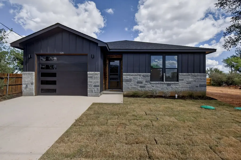 126 W Maple Dr, Granite Shoals