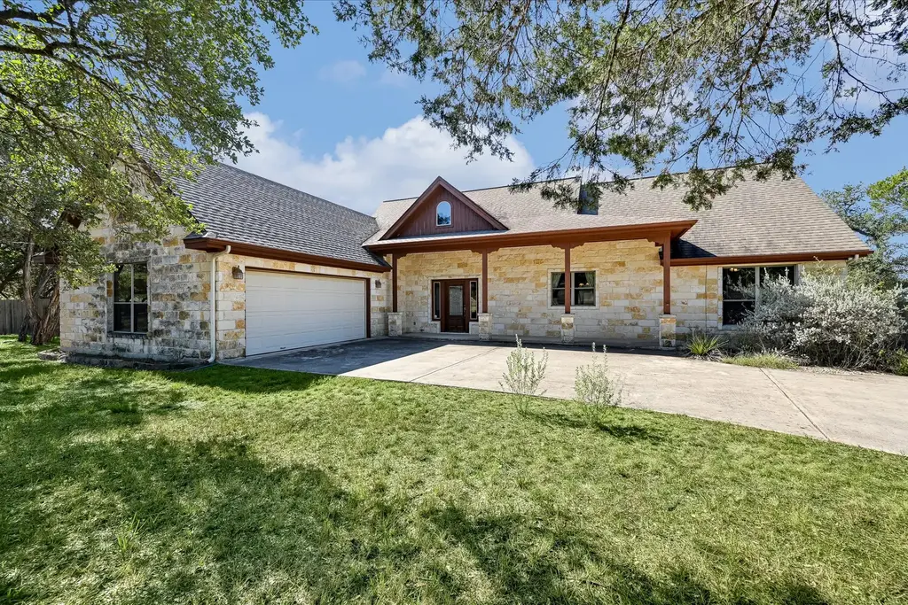404 W View Dr, Wimberley