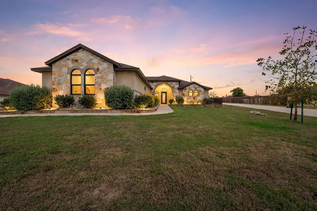 307 Bluestem Cv, Georgetown