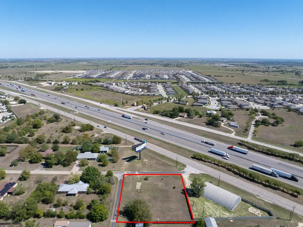 111 N 9th St, Jarrell