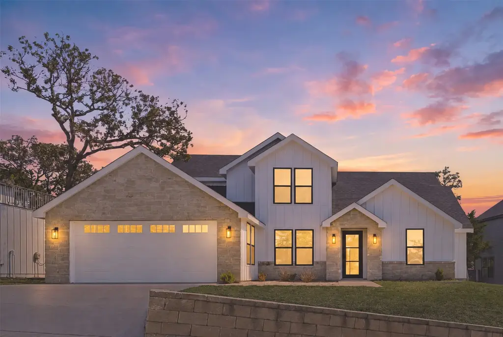 208 Ulupau Cir, Bastrop