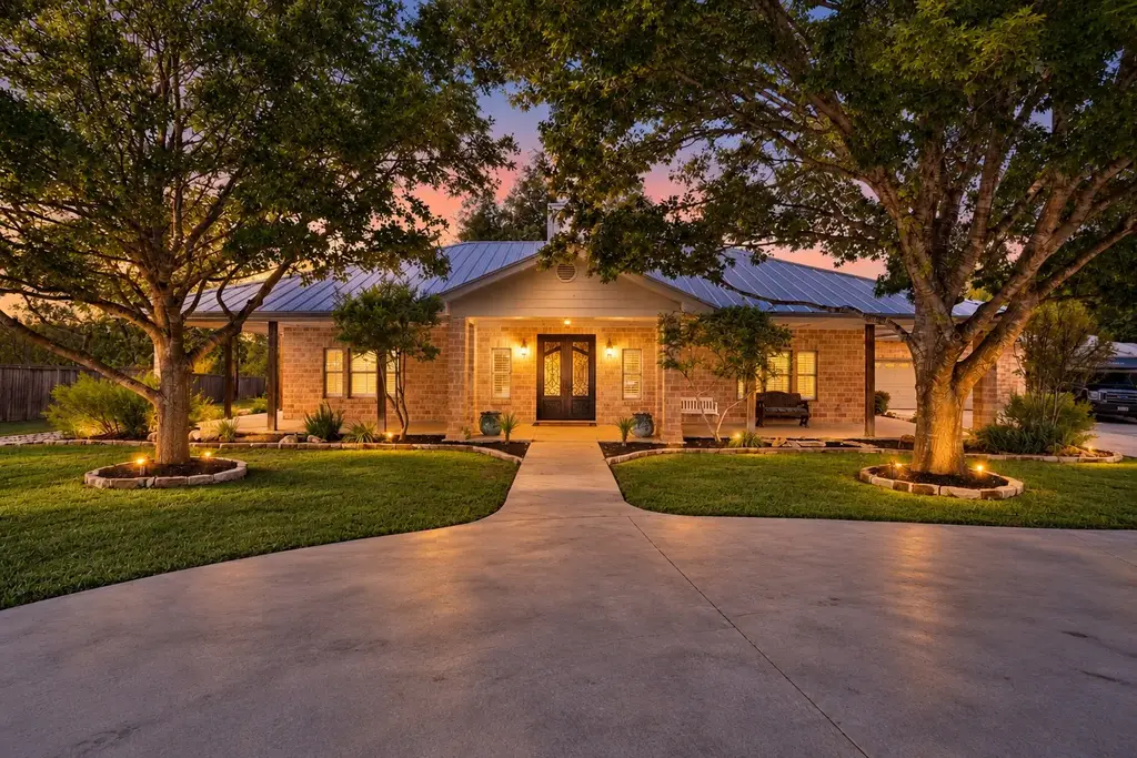 882 Cottonseed Run, Martindale