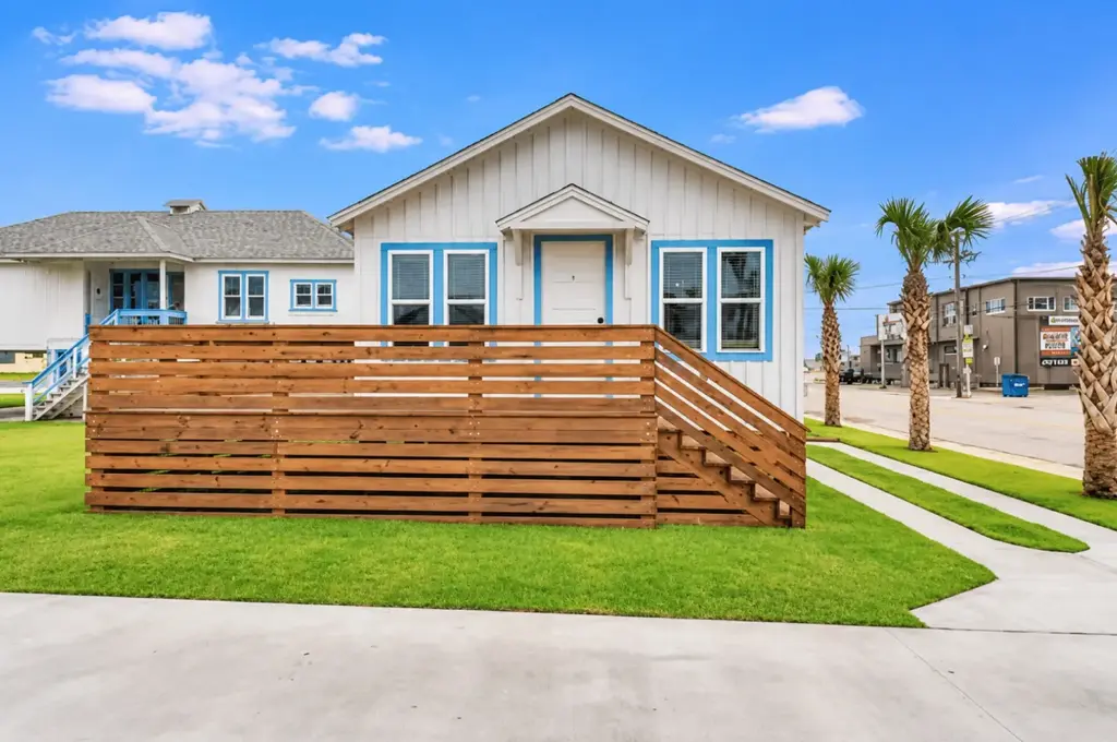 340 N Alister St 6, Port Aransas