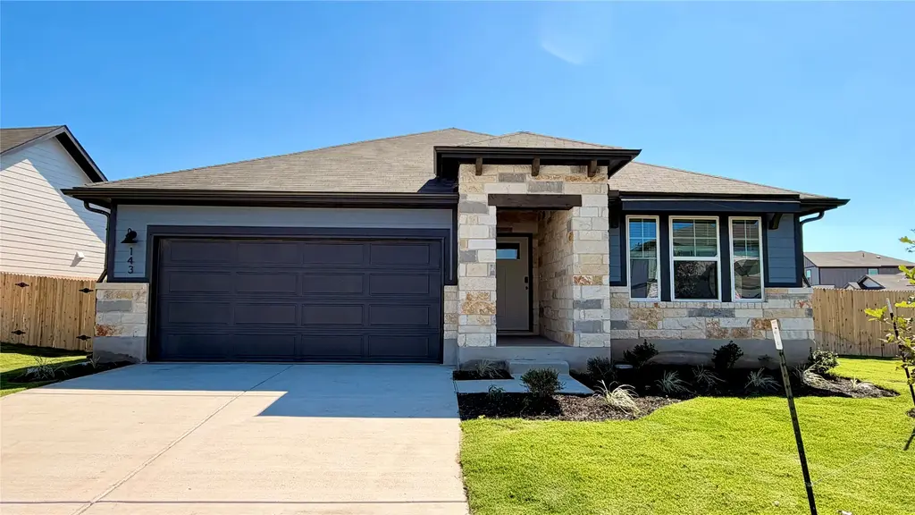 143 Coopers Hawk Crst, Cedar Creek