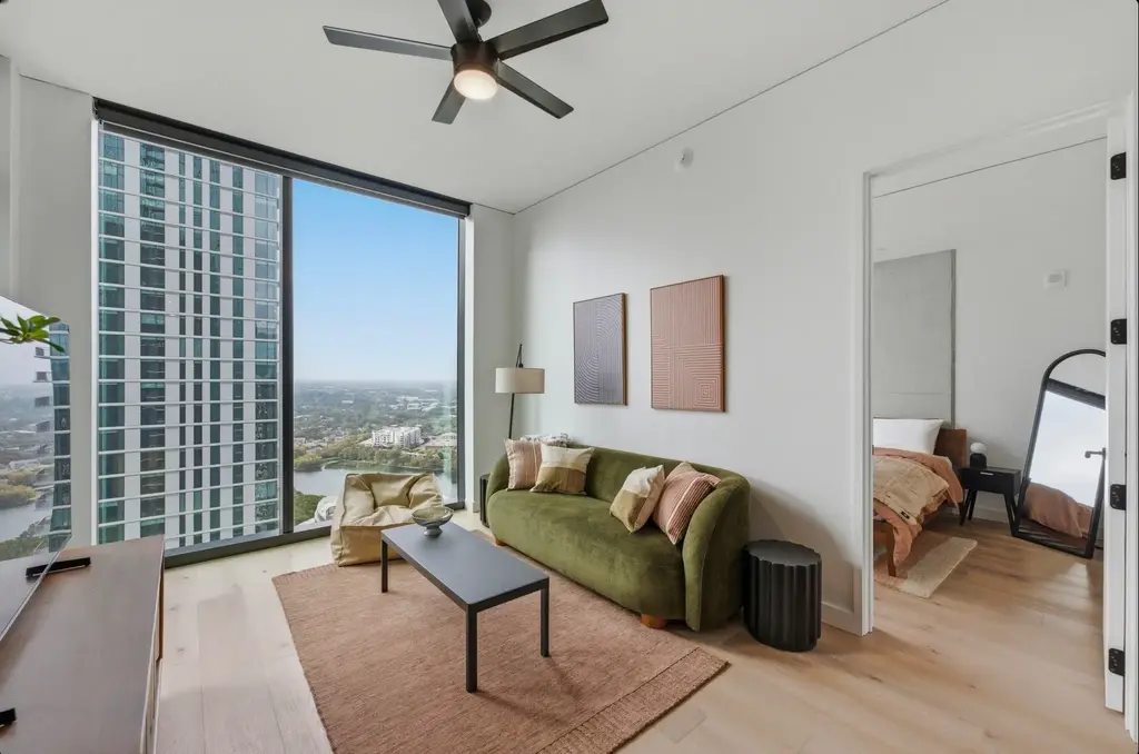 610 Davis St 3104, Austin