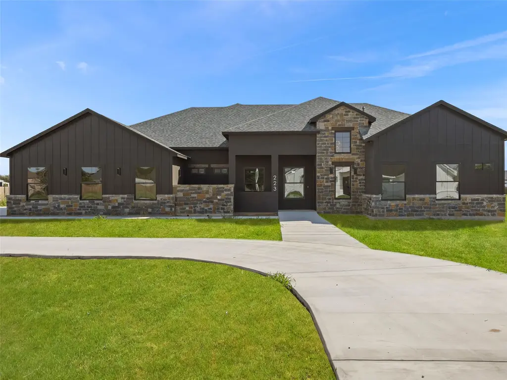 223 Double Creek Loop, Seguin
