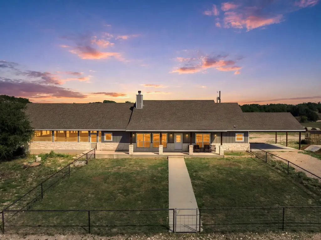 15103 Ranch Road 101, Kempner