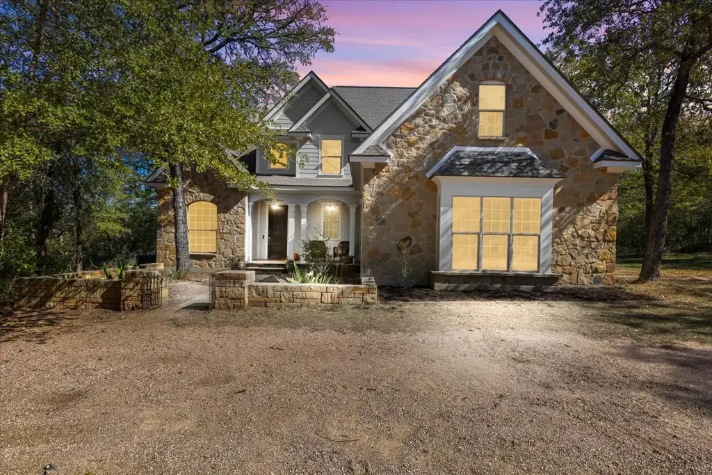 206 Laura Ln, Bastrop