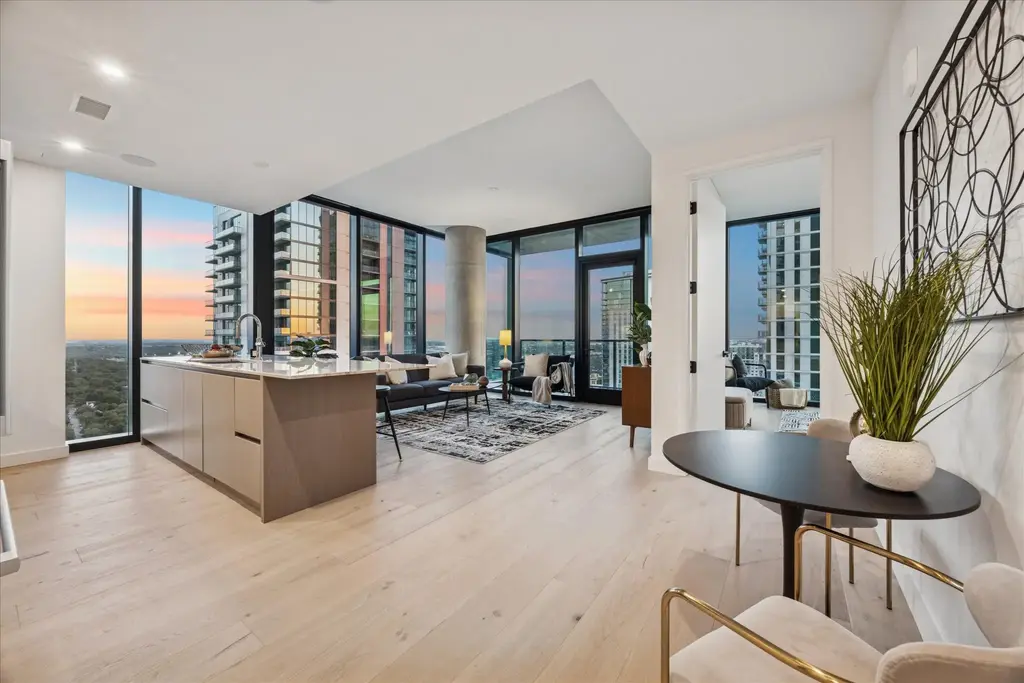 610 Davis St 3102, Austin