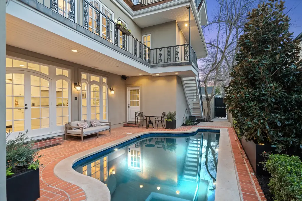 1810 W 35th St, Austin