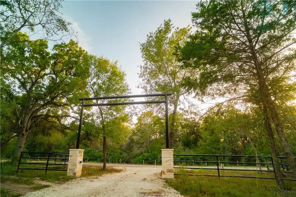 12504 Red Hill Rd, Hearne