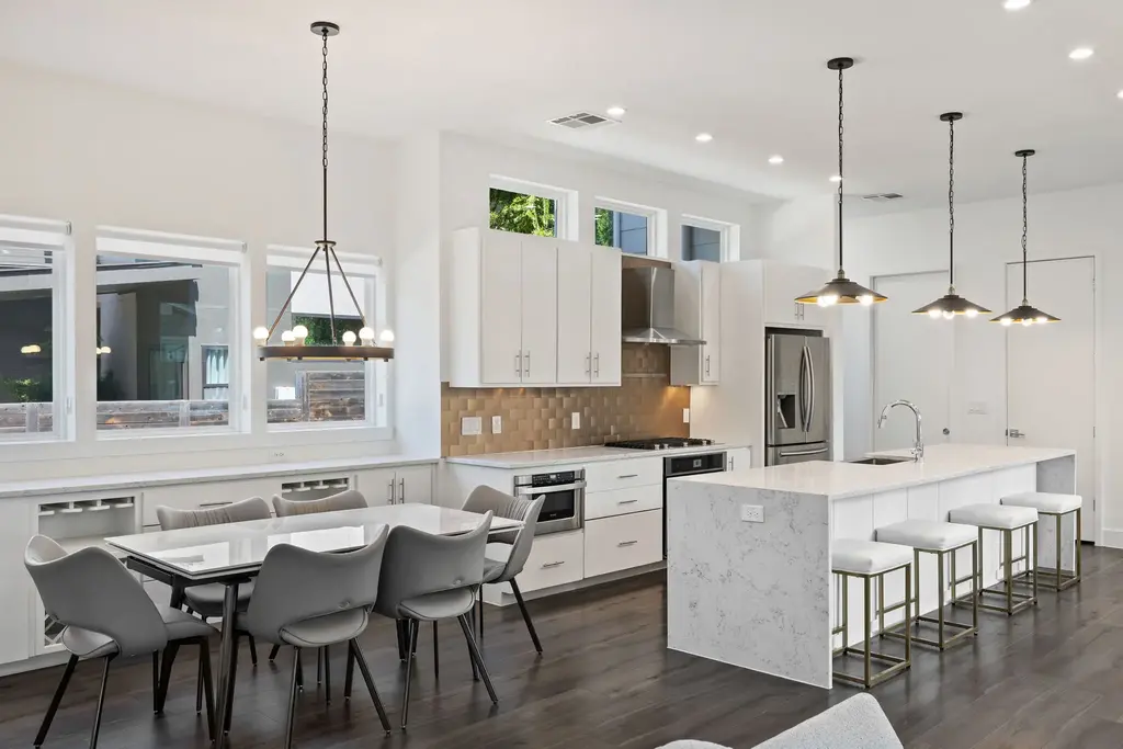 2806 W 44th St A, Austin