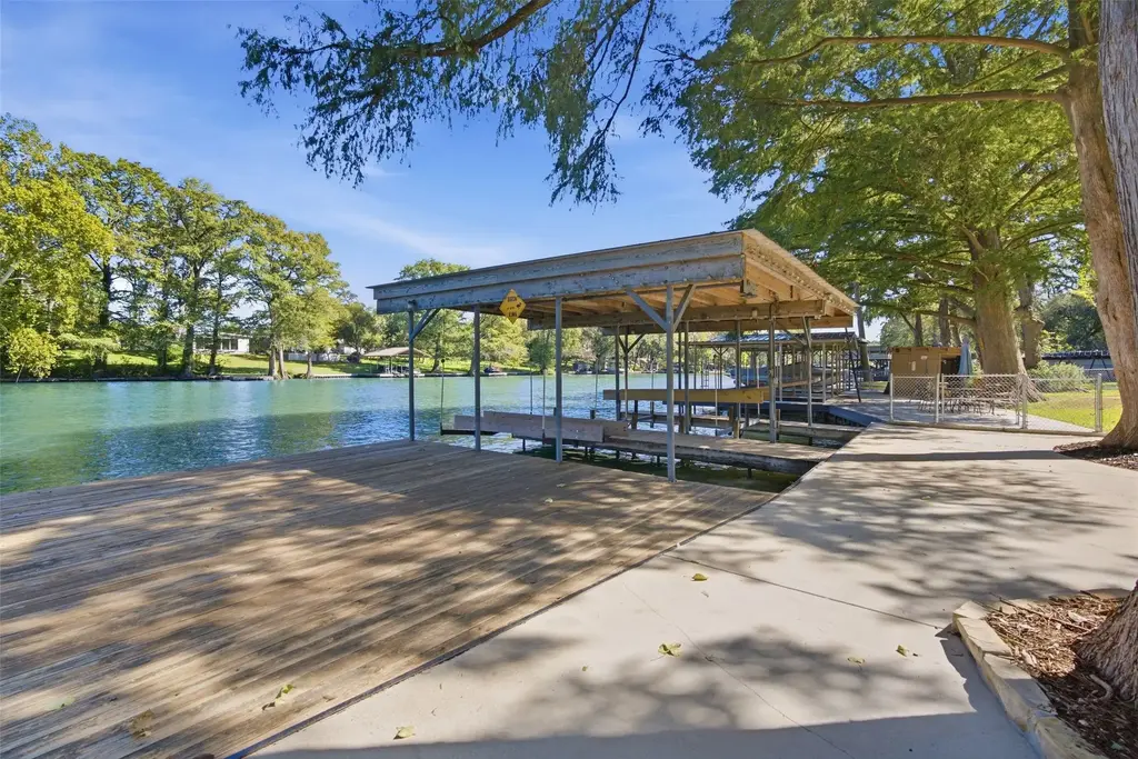 887 Lone Star Dr, New Braunfels