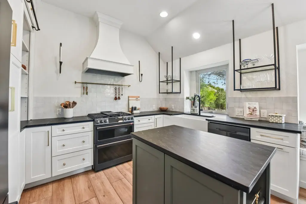 6848 La Concha Pass, Austin