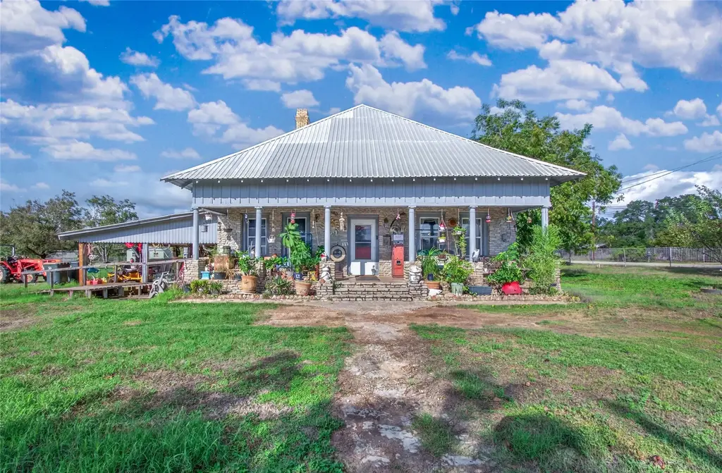 7866 County Road 404, Spicewood