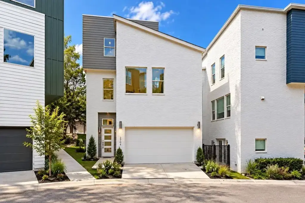 2704 Estonia Path, Austin