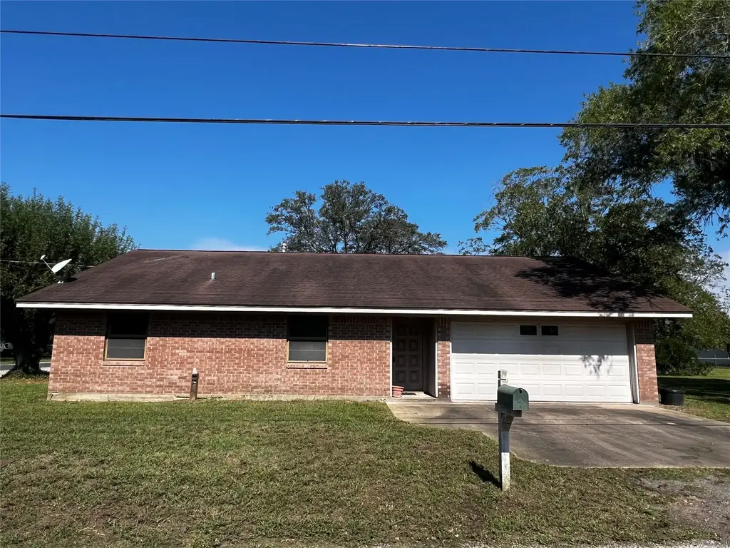 405 E Roitsch Ln, La Grange