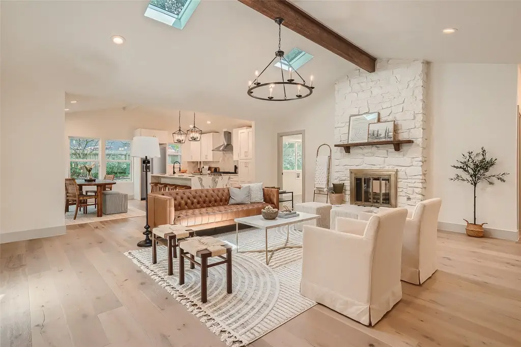 7401 Whispering Oaks Dr, Austin