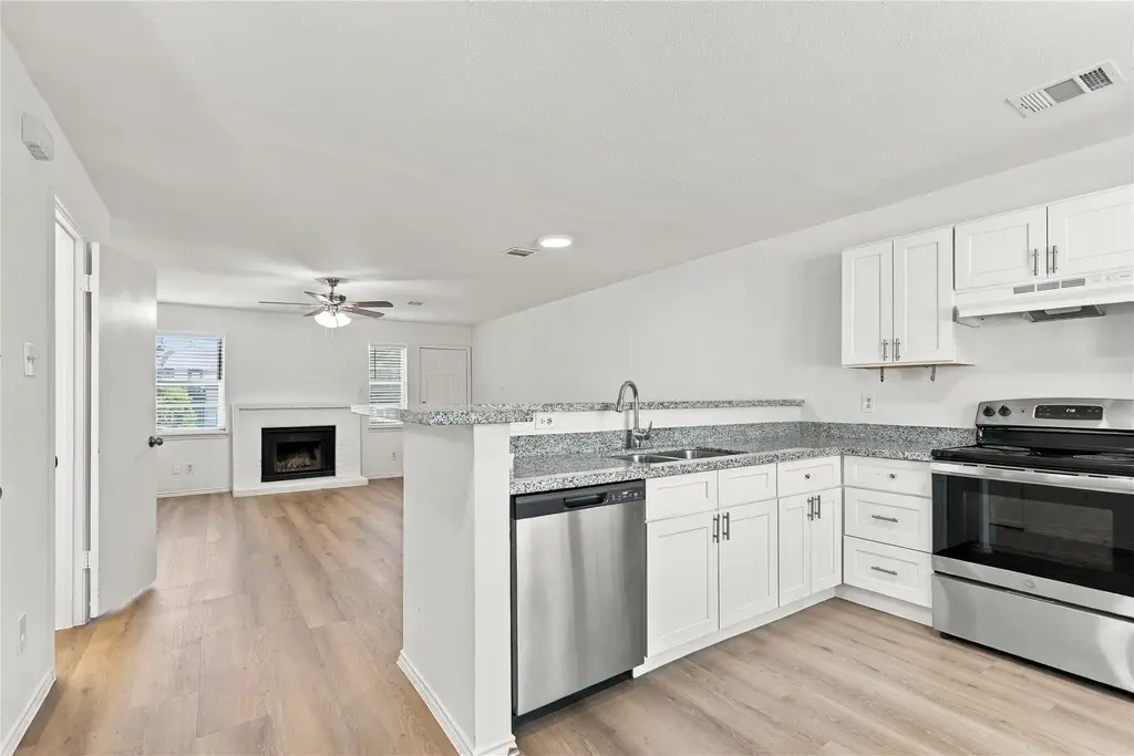 1834 River Crossing Cir D, Austin