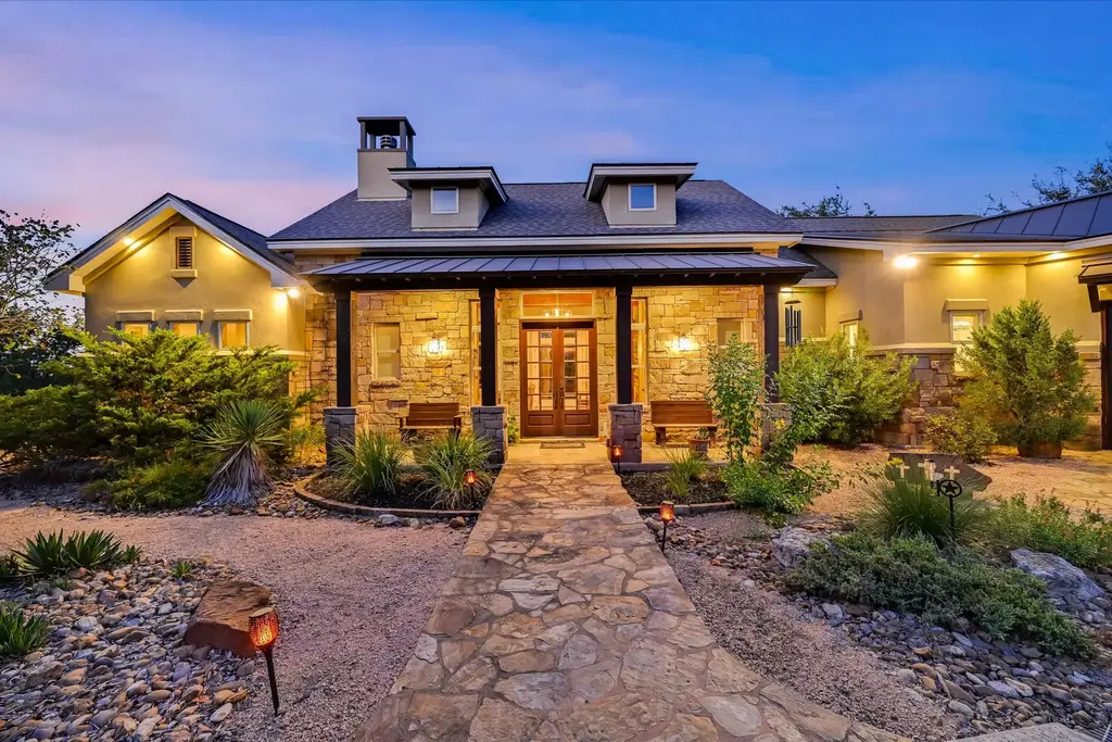 104 Mesa Dr, Wimberley