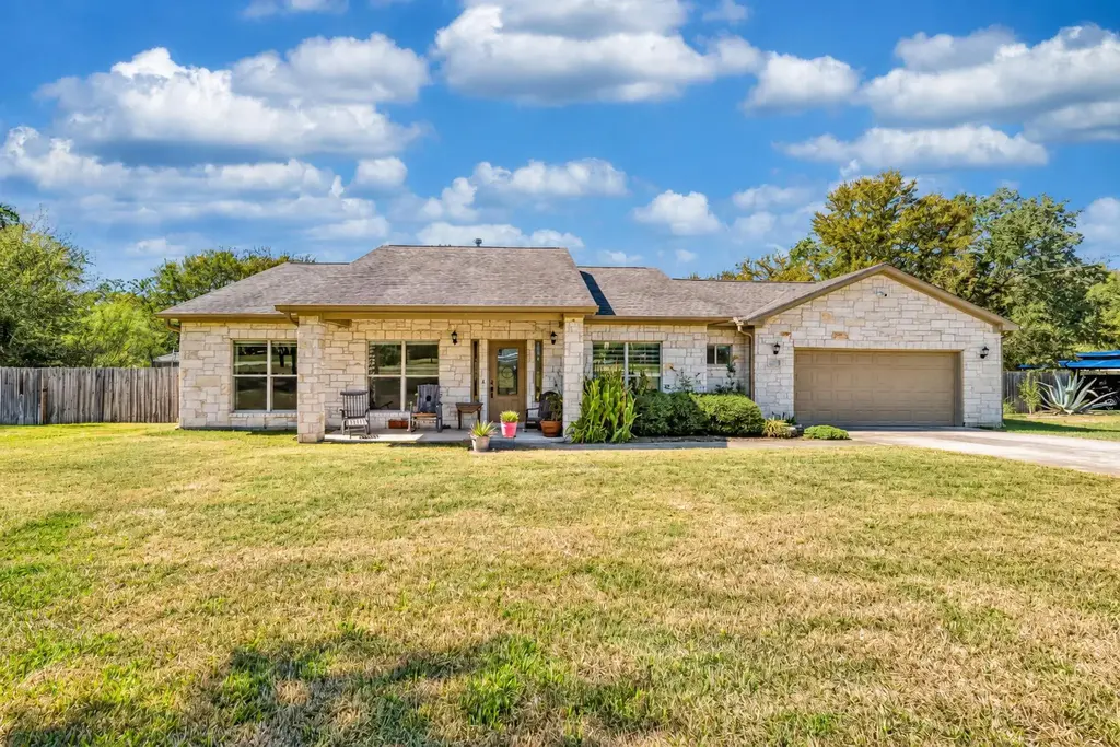 140 Creekwood Trl, Cedar Creek