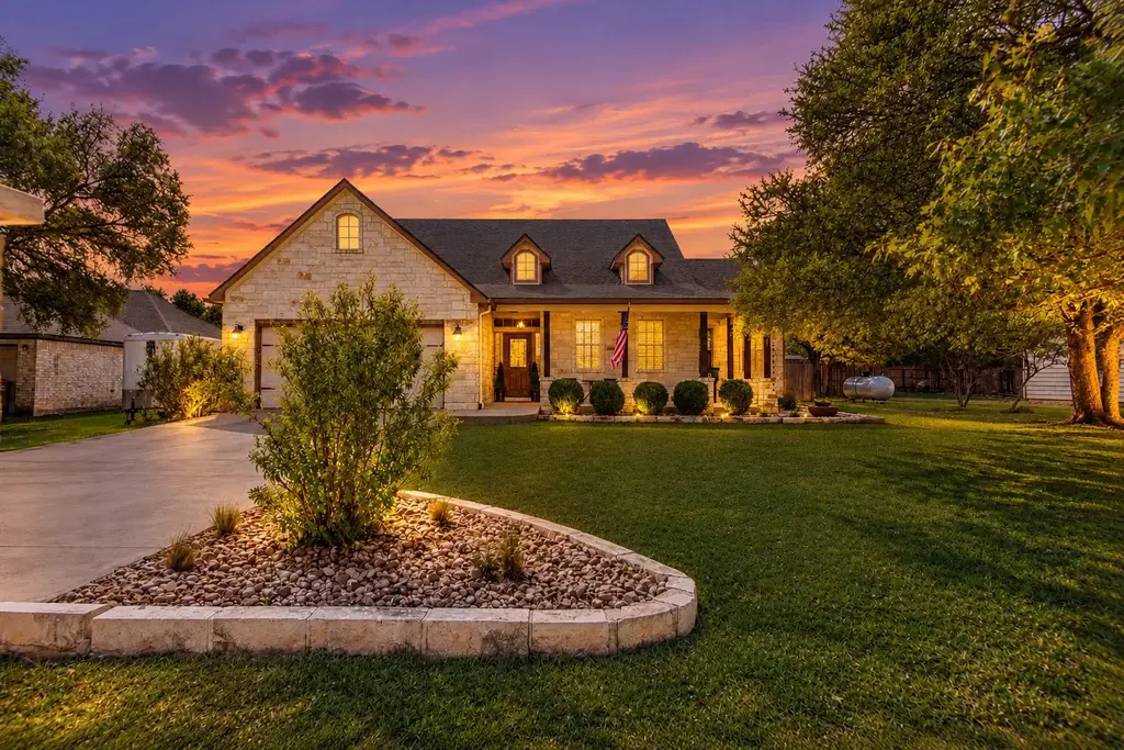 27 Whispering Valley Dr, Wimberley