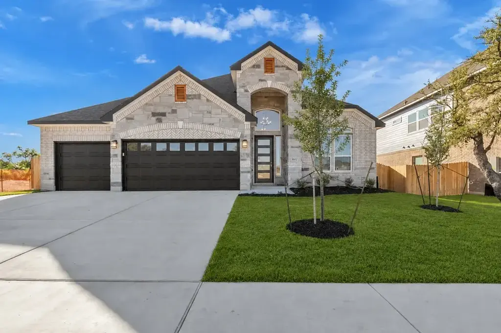 244 Shining Spark Trl, Cedar Creek