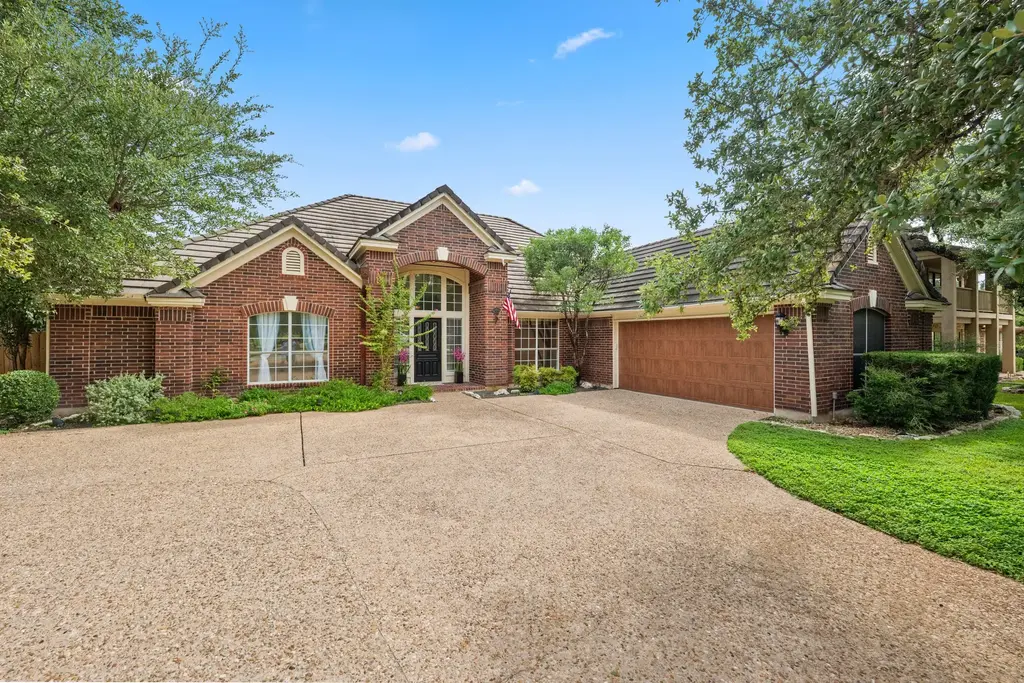 209 El Rio Dr, Lakeway