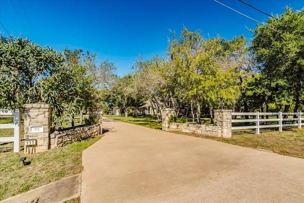 111 N Showhorse Dr, Liberty Hill
