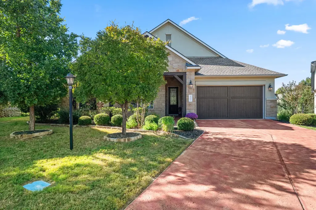 106 Edinburgh Isle Ct, Lakeway