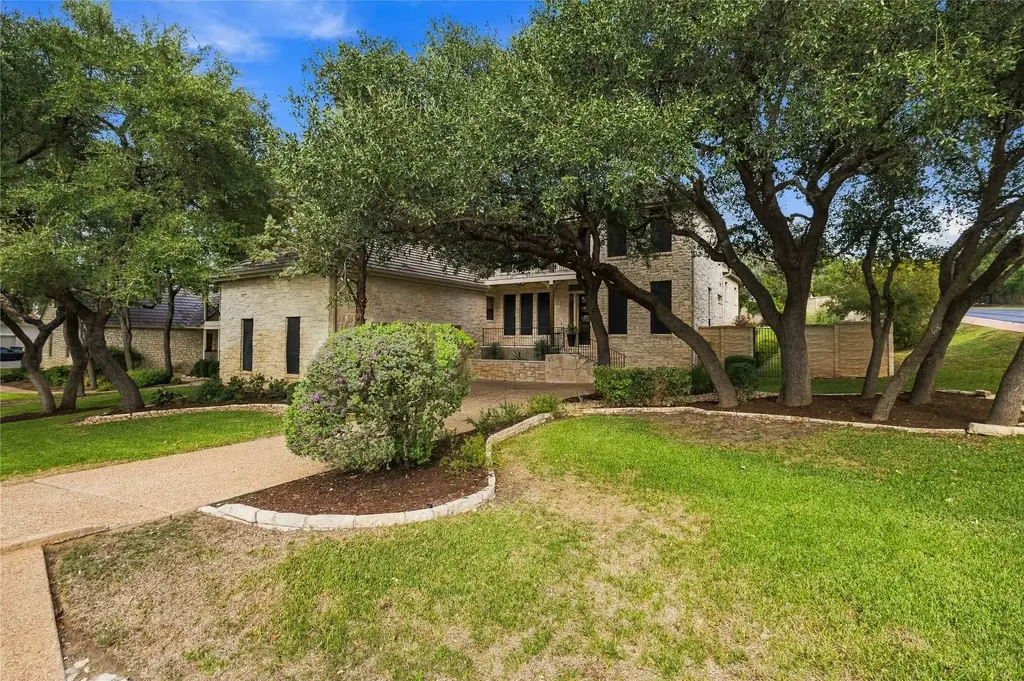 2 Waterfall Dr, The Hills