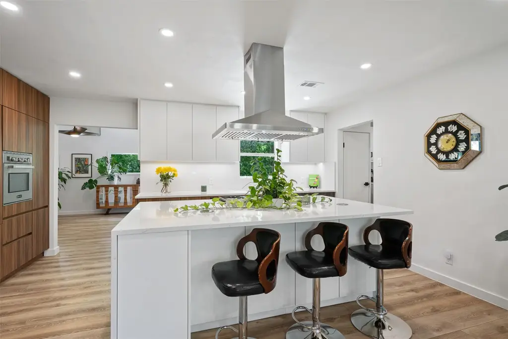 3005 Leaning Oak Cir, Austin
