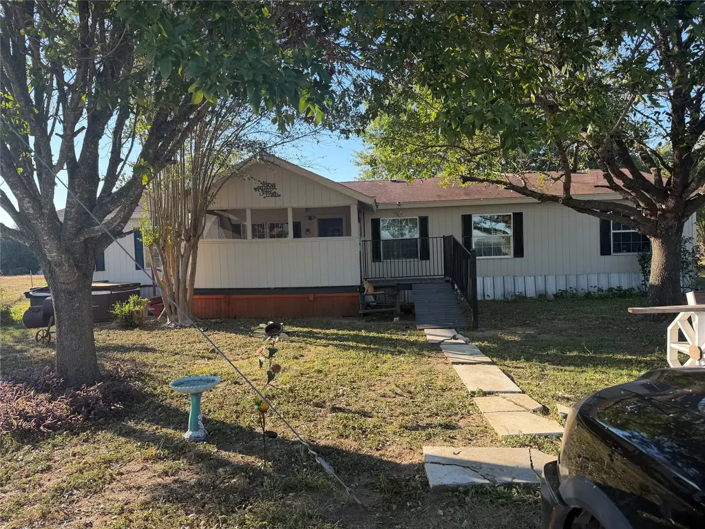 2198 Fm 1704, Elgin