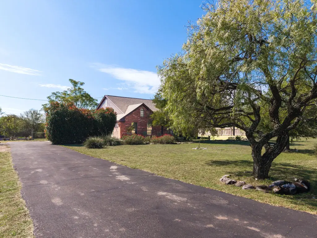 156 County Road 3340, Kempner
