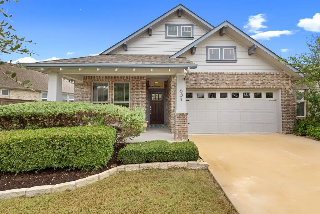 601 Smilser Ln, Leander