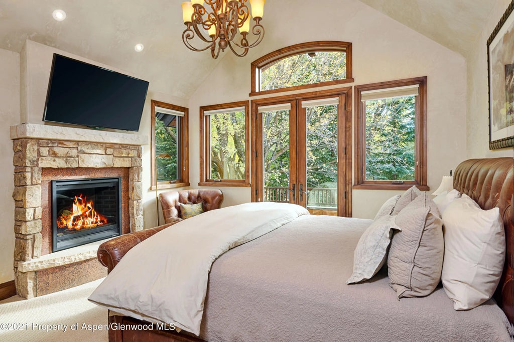 17 of 35 - 1232 Mountain View Drive B, Aspen, CO