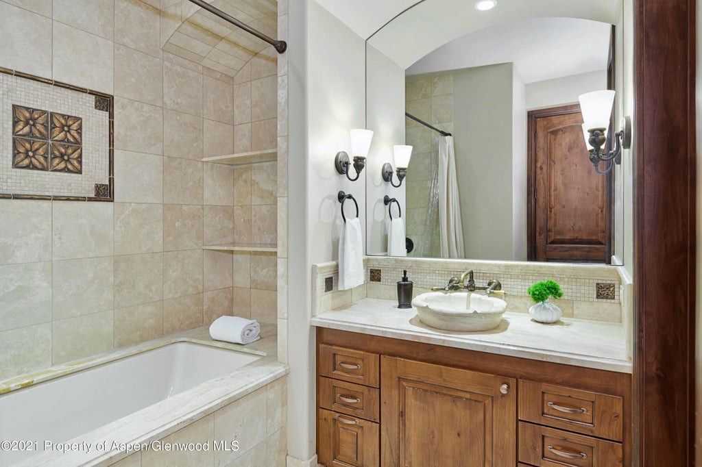 27 of 35 - 1232 Mountain View Drive B, Aspen, CO