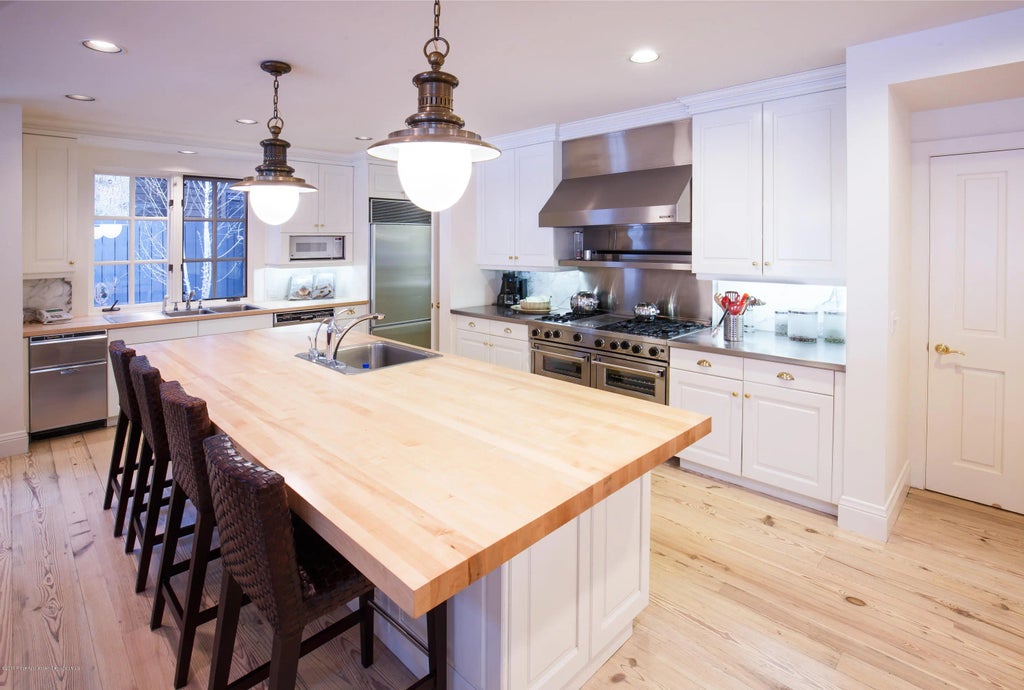 6 of 20 - 907 Waters Avenue, Aspen, CO