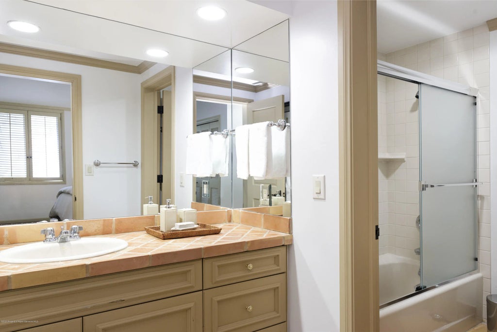 19 of 35 - 207 N Second Street, Aspen, CO