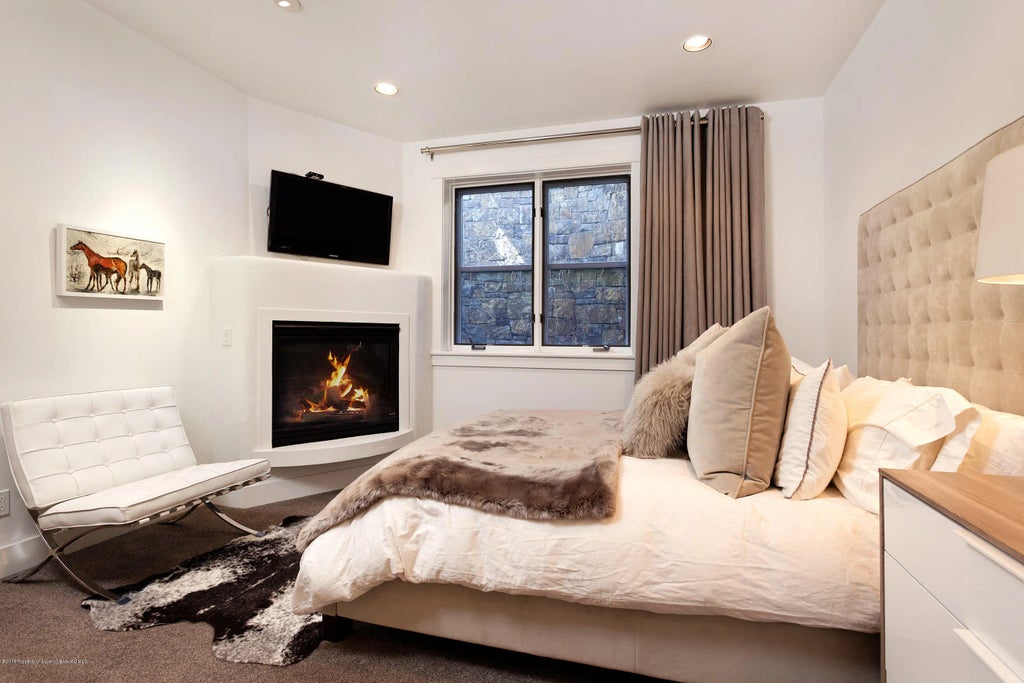 17 of 29 - 533 W Francis Street, Aspen, CO