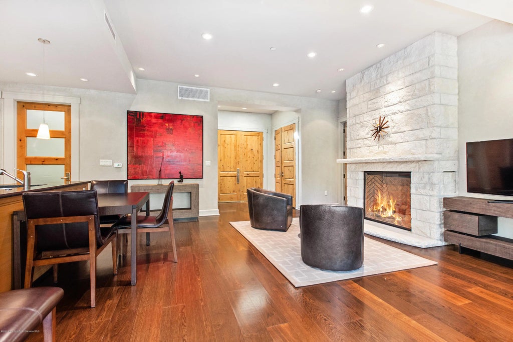 4 of 17 - 501 Rio Grande Place 205, Aspen, CO