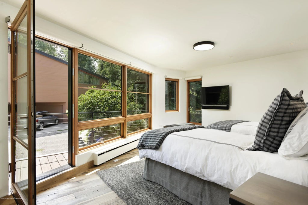 20 of 34 - 411 W Francis Street, Aspen, CO